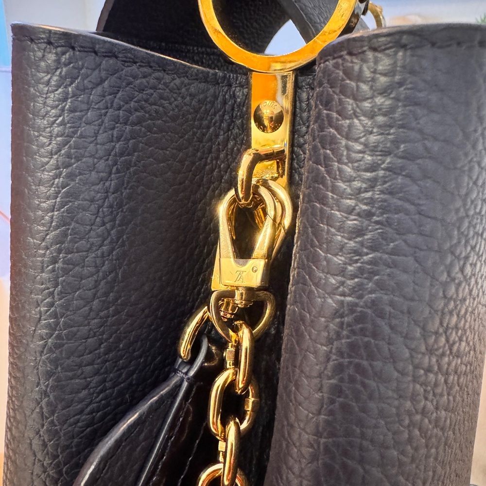 Limited Louis Vuitton Navy Capucines MM - Picture 11 of 16